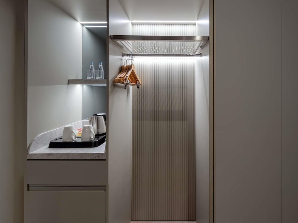 Habitación Standard con una cama doble del hotel Mercure Istanbul Altunizade. Foto 3