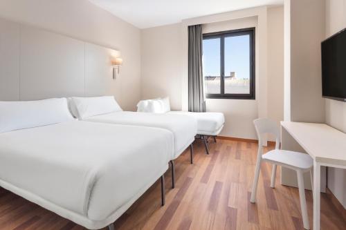 Habitación Triple del hotel B&B Elche. Foto 1