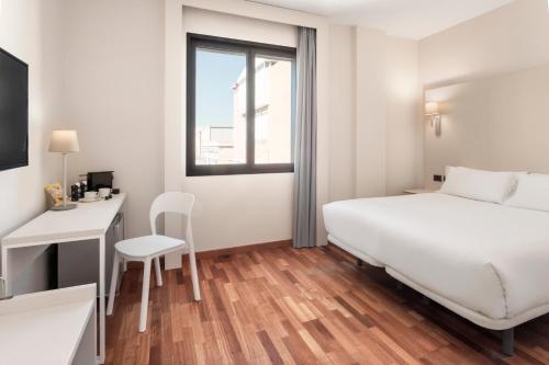 Habitación Doble Deluxe del hotel B&B Elche. Foto 1