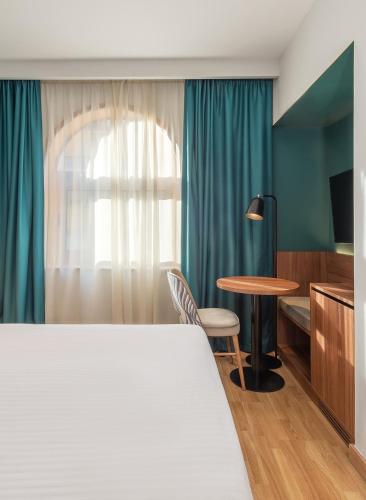 Habitación Estándar - 1 cama grande del hotel Elche Centro Affiliated by Meliá. Foto 1