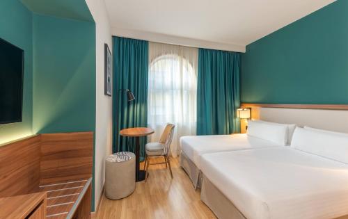 Habitación Doble Estándar - 2 camas del hotel Elche Centro Affiliated by Meliá. Foto 5