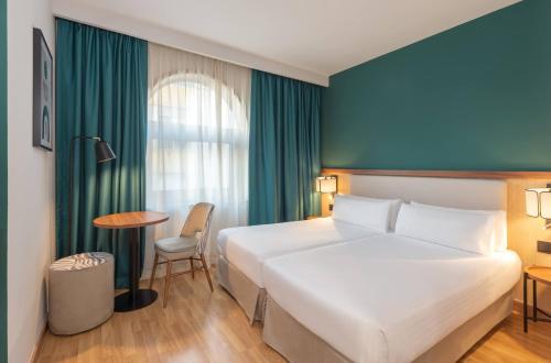 Habitación Doble Estándar - 2 camas del hotel Elche Centro Affiliated by Meliá. Foto 7