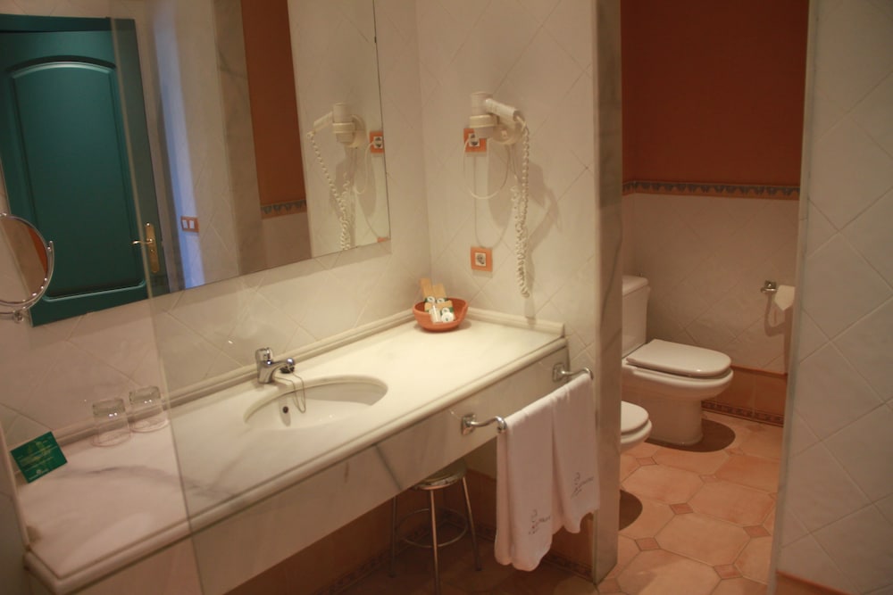 Habitación estándar con 1 cama doble o 2 individuales, terraza del hotel Alicante Golf. Foto 4