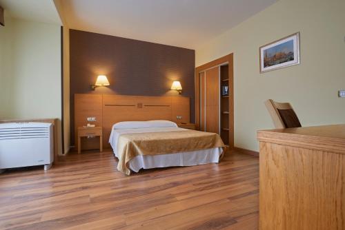 Habitación Triple Estándar del hotel 40 Nudos. Foto 2