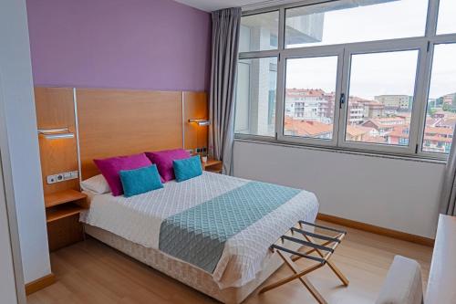 Habitación Superior con 1 cama doble y vistas al mar del hotel Faranda Marsol Candás
