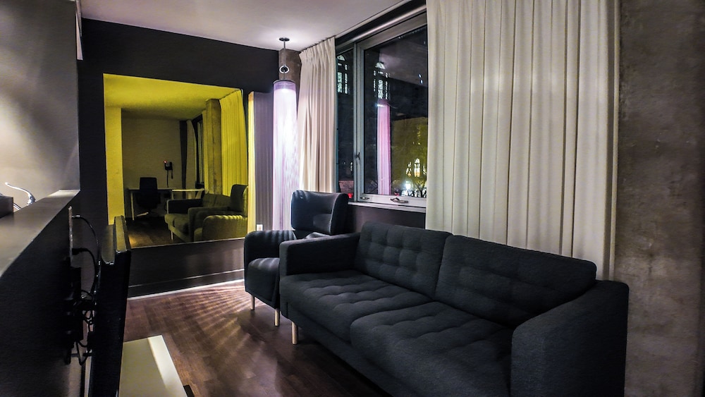 Suite, 1 cama de matrimonio con sofá cama (Living) del hotel Zero 1. Foto 7
