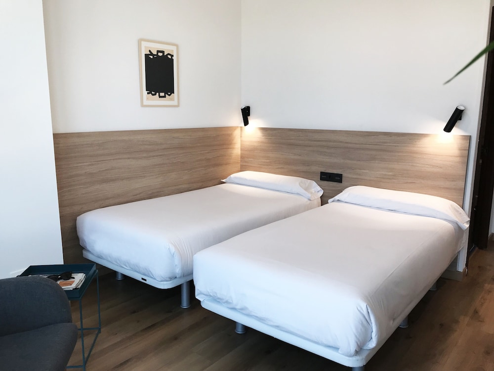 Habitación estándar con 1 cama doble o 2 individuales del hotel Principe de Asturias. Foto 12