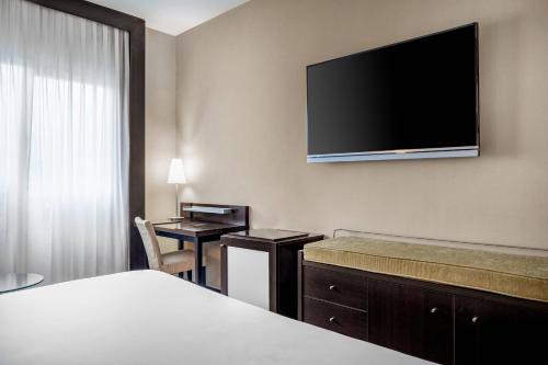 Habitación Estándar Plus con cama grande del hotel AC Hotel Oviedo Forum by Marriott. Foto 2