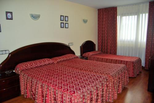 Habitación Doble con cama supletoria - 1 o 2 camas del hotel Piedra. Foto 3