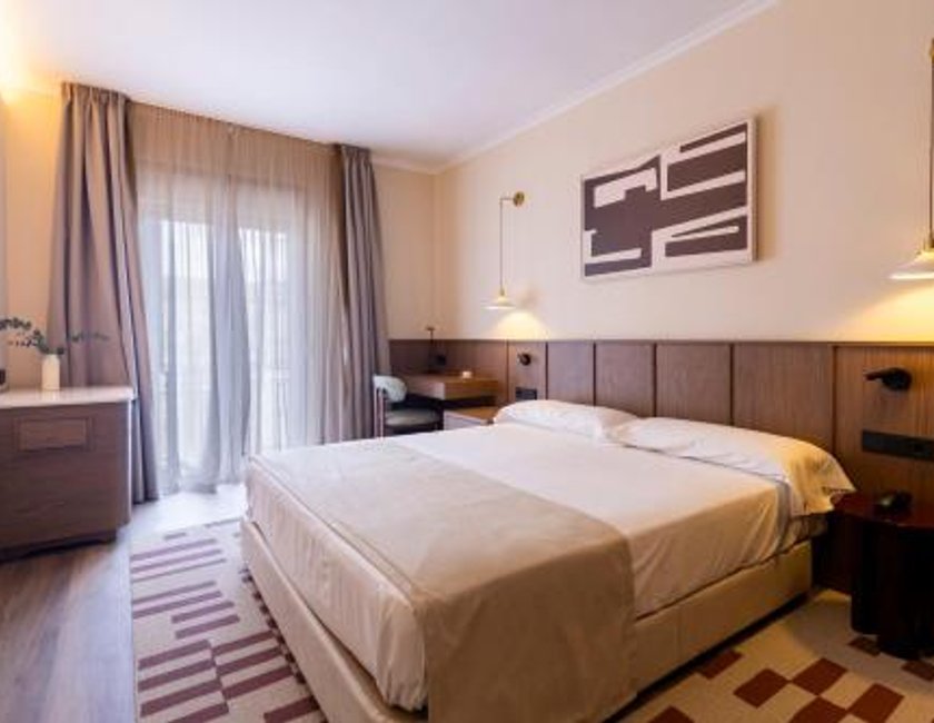 Habitación Plus con cama extragrande y vistas a la catedral del hotel Palacio de Valderrabanos