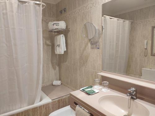 Habitación Triple del hotel Sercotel Cuatro Postes. Foto 10