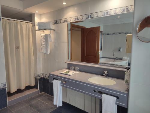Suite Junior del hotel Sercotel Cuatro Postes. Foto 1