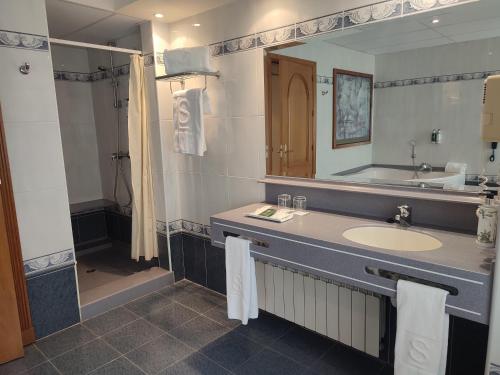 Suite Junior del hotel Sercotel Cuatro Postes. Foto 3
