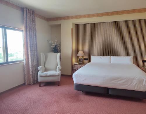 Suite Junior del hotel Sercotel Cuatro Postes. Foto 9