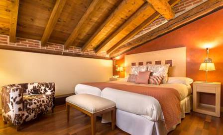 Junior suite Duplex del hotel Izan Puerta de Gredos