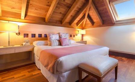 Suite Duplex del hotel Izan Puerta de Gredos. Foto 1