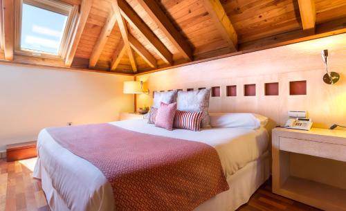 Suite del hotel Izan Puerta de Gredos. Foto 5
