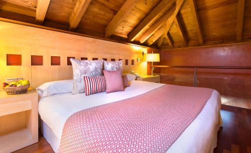 Suite del hotel Izan Puerta de Gredos. Foto 9
