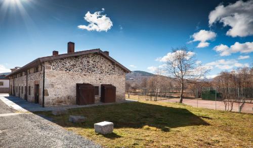 Habitación Dúplex con chimenea del hotel Izan Puerta de Gredos. Foto 6