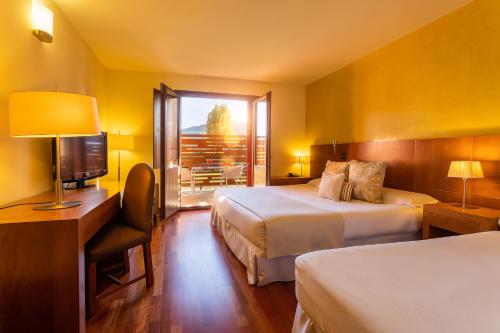 Habitación Triple del hotel Izan Puerta de Gredos. Foto 1