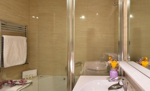 Habitación Triple del hotel Izan Puerta de Gredos. Foto 5