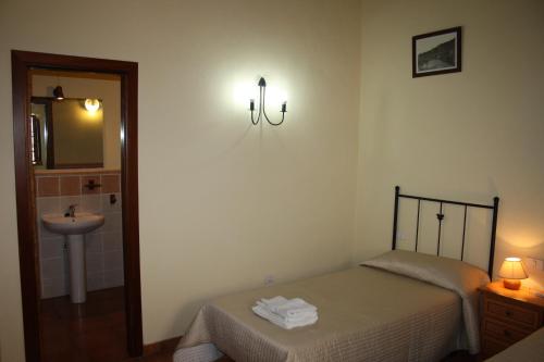 Casa Vista Piscina Vista Jardin 1 habitación Sofá Cama incluido 2 Camas individuales del hotel Finca El Vergel Rural. Foto 14