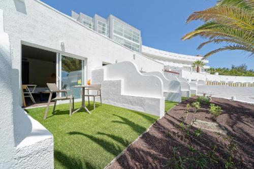 Habitación doble Sofá Cama incluido 2 Camas individuales del hotel BLUESEA Golden Beach - Adults Only. Foto 7