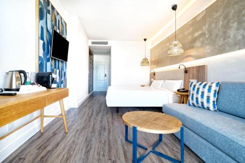 Habitación Doble Estándar Swim Up del hotel BLUESEA Golden Beach - Adults Only. Foto 3