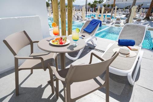 Habitación Doble Estándar Swim Up del hotel BLUESEA Golden Beach - Adults Only. Foto 4