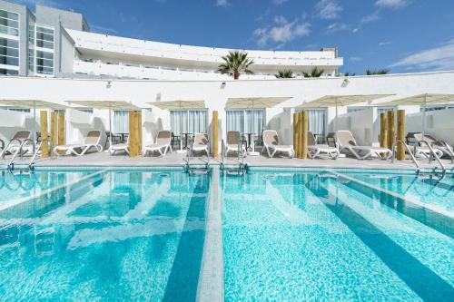 Habitación Doble Estándar Swim Up del hotel BLUESEA Golden Beach - Adults Only. Foto 6