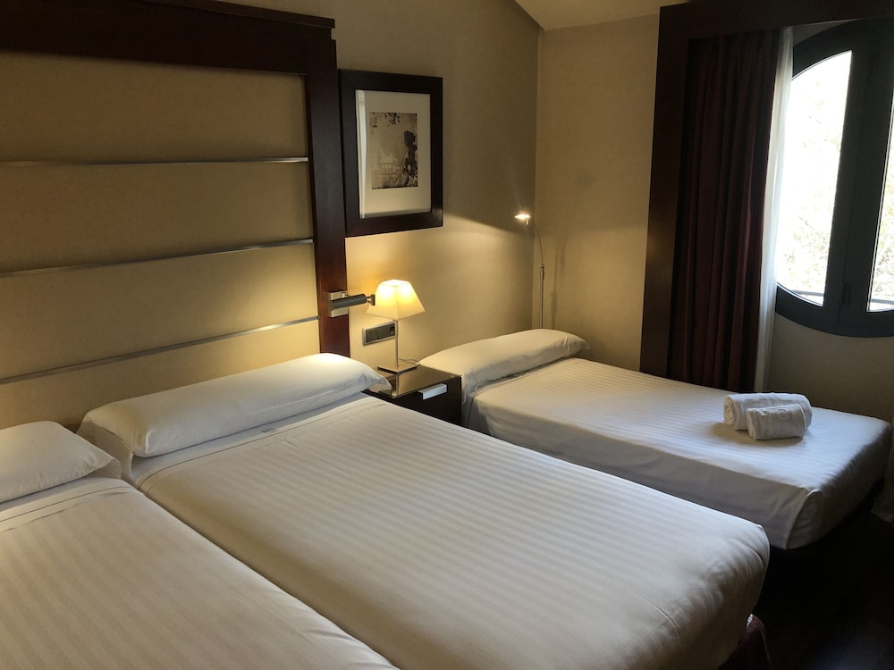 Habitación doble (extra bed) del hotel Badajoz Center. Foto 1