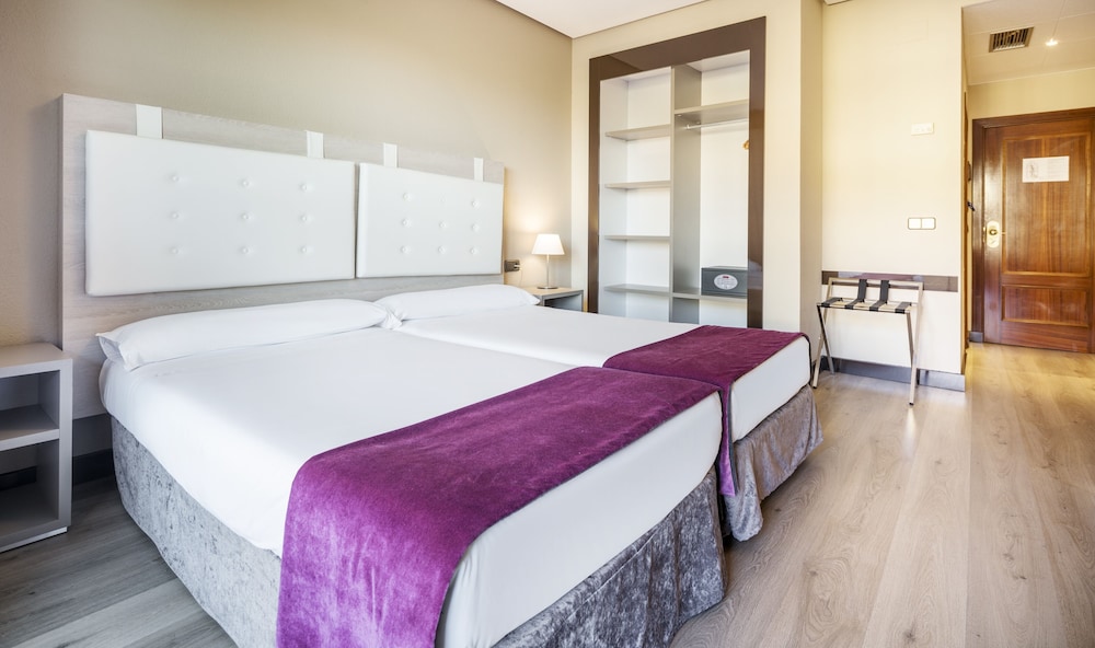 Habitación doble del hotel Ilunion Golf Badajoz