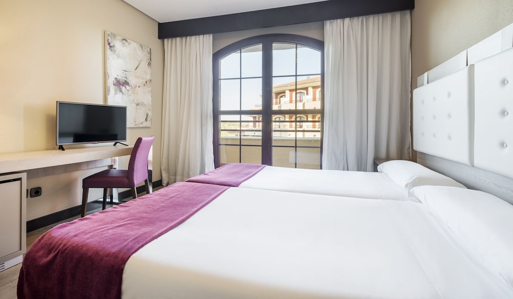 Habitación doble del hotel Ilunion Golf Badajoz. Foto 3