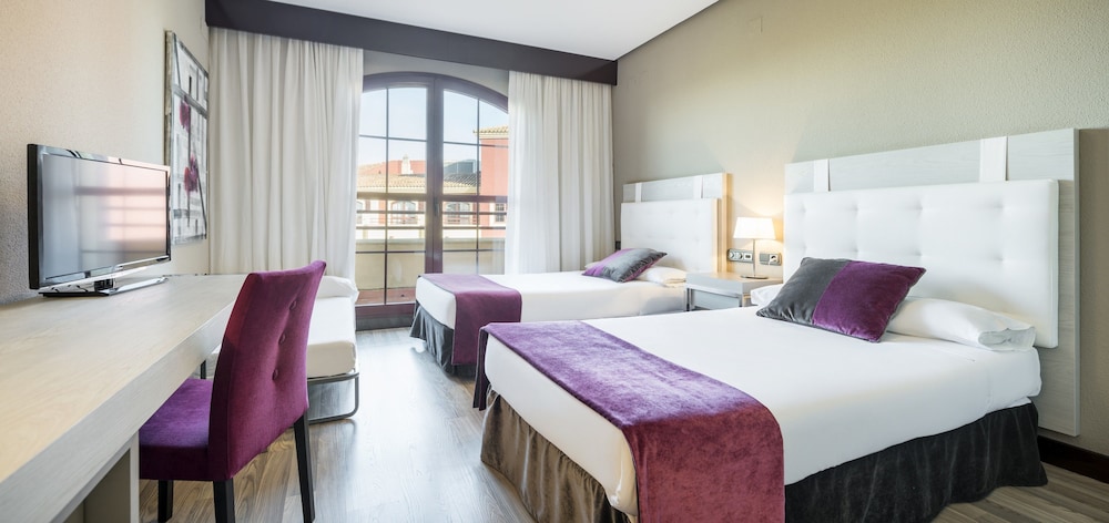 Habitación Triple, del hotel Ilunion Golf Badajoz