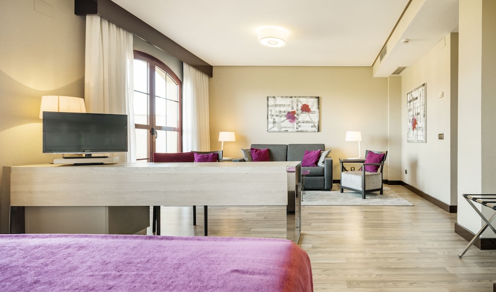 Habitación familiar, 2 adultos y dos niños del hotel Ilunion Golf Badajoz. Foto 3