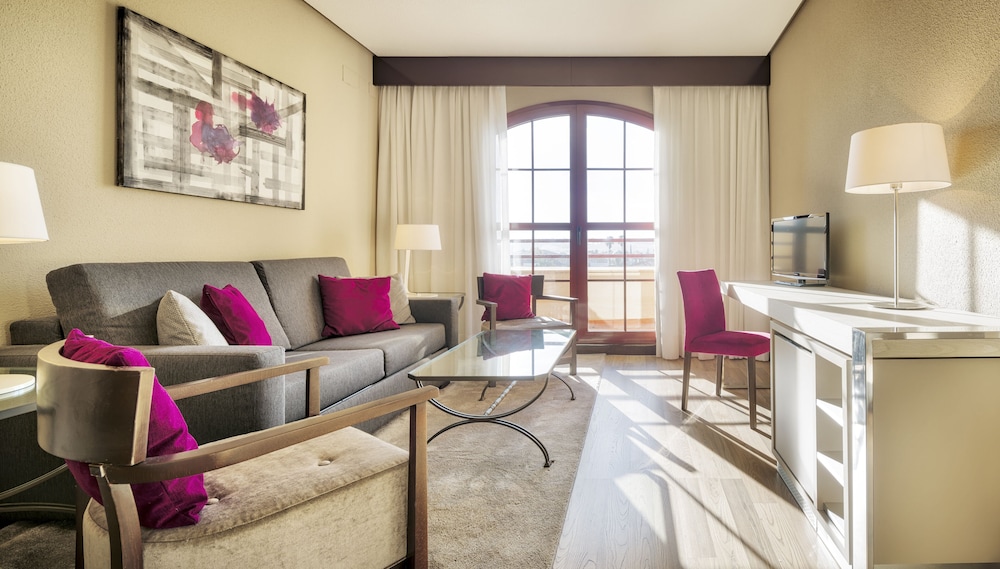 Habitación familiar, 2 adultos y dos niños del hotel Ilunion Golf Badajoz. Foto 5