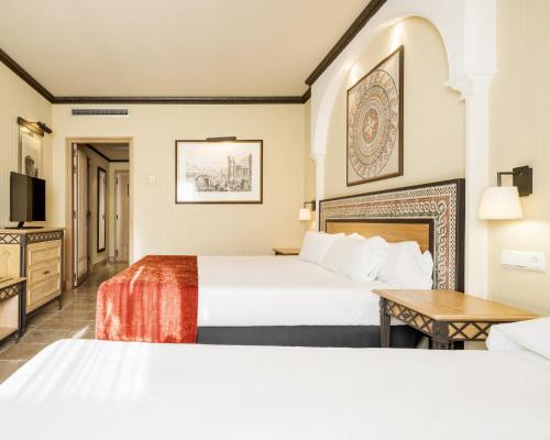 Habitación Triple del hotel Ilunion Merida Palace. Foto 4