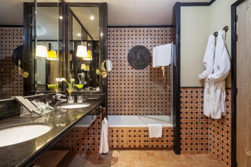Suite Junior del hotel Ilunion Merida Palace. Foto 7