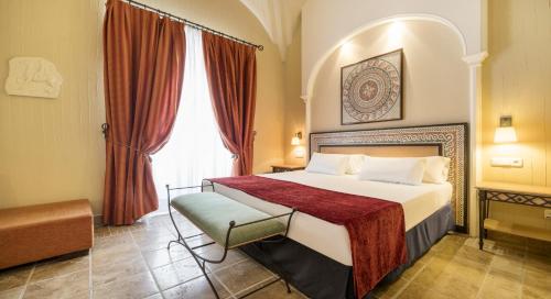 Suite Junior del hotel Ilunion Merida Palace. Foto 8