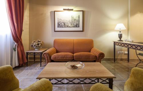Suite Junior del hotel Ilunion Merida Palace. Foto 10