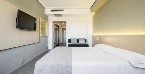 Habitación Doble Premium del hotel Ilunion Las Lomas. Foto 7