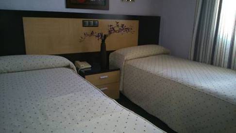 Habitación doble 2 camas del hotel Zeus. Foto 2