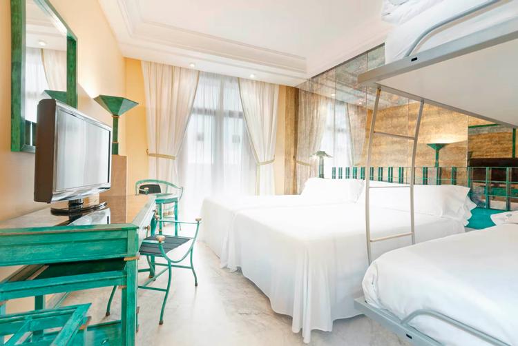 Habitación Familiar del hotel AZZ Merida Medea