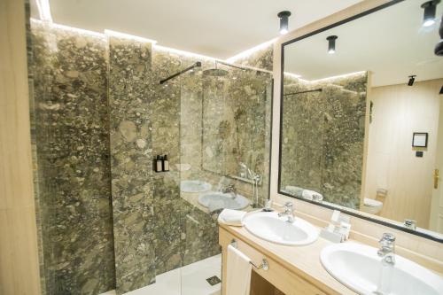 Habitación Doble Estándar del hotel AZZ Merida Medea. Foto 5