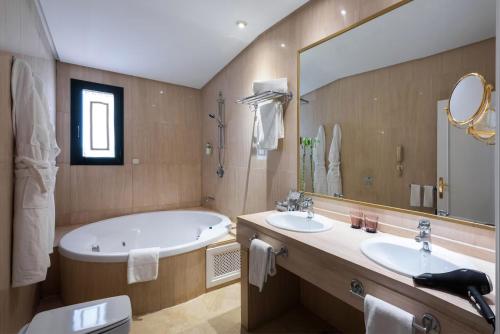Habitación Superior del hotel AZZ Merida Medea. Foto 3