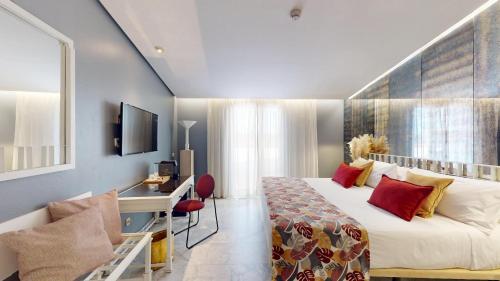Habitación Superior con cama extragrande del hotel AZZ Merida Medea