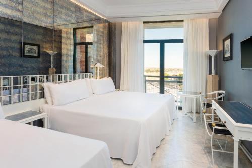 Habitación Triple del hotel AZZ Merida Medea. Foto 1