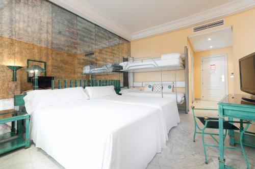 Habitación Familiar del hotel AZZ Merida Medea. Foto 2