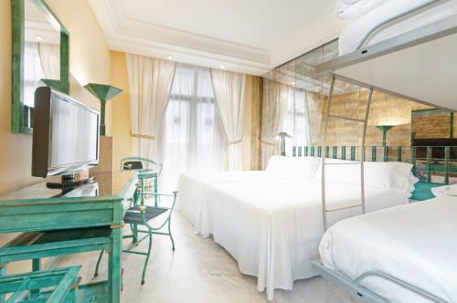 Habitación Familiar del hotel AZZ Merida Medea. Foto 3
