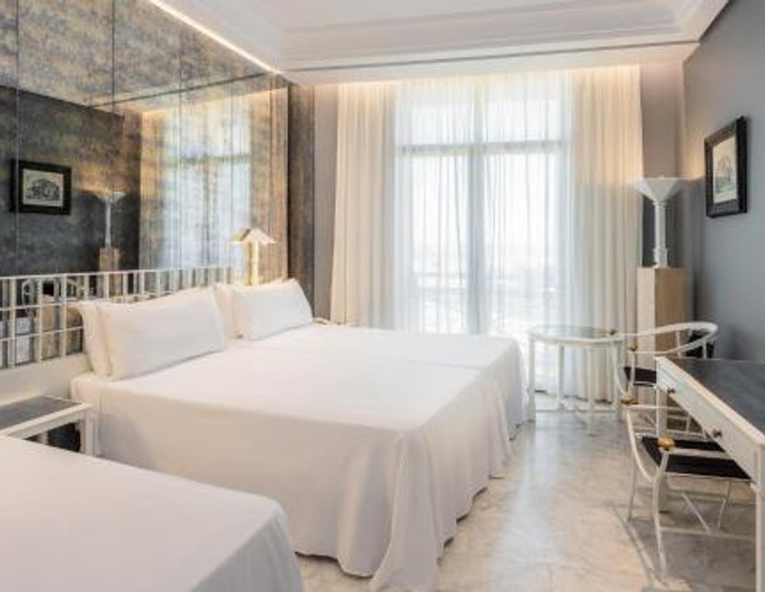 Habitación Triple del hotel AZZ Merida Medea
